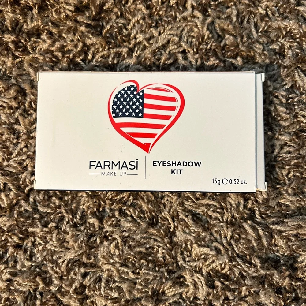 Farmasi Patriotic Eyeshadow Palette